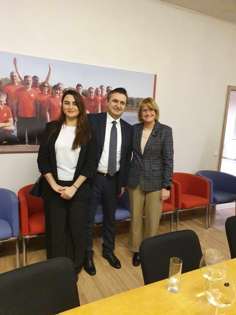 Roma Janušonienė su partijos nariais būstinėje