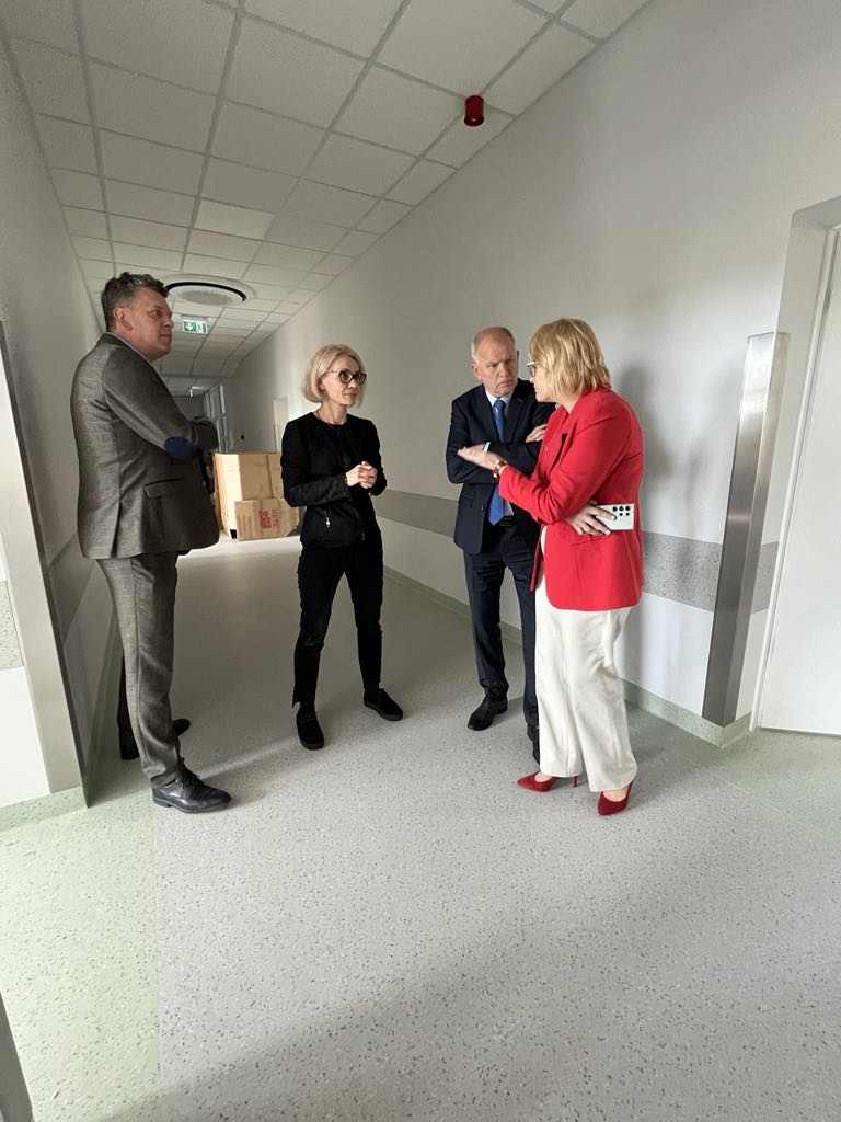 Roma Janušonienė tariasi su kolegomis