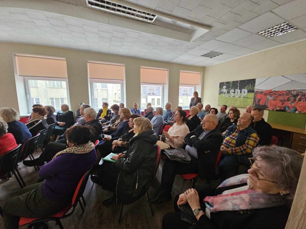 Roma Janušonienė renginyje salėje