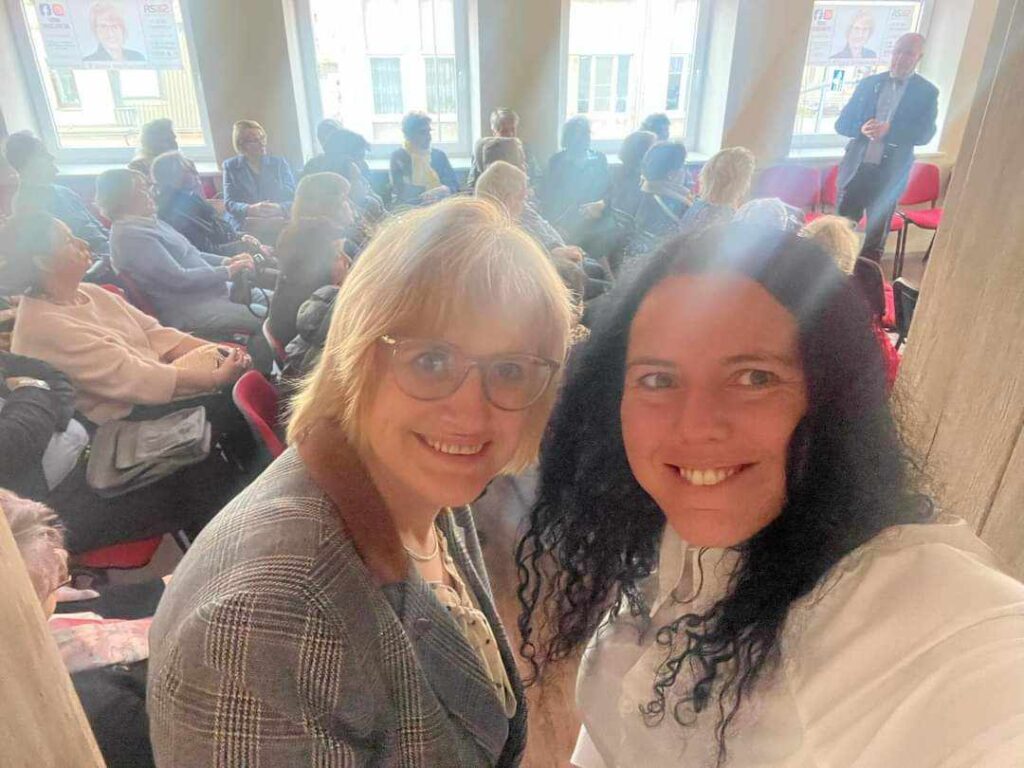 Roma Janušonienė renginyje su drauge