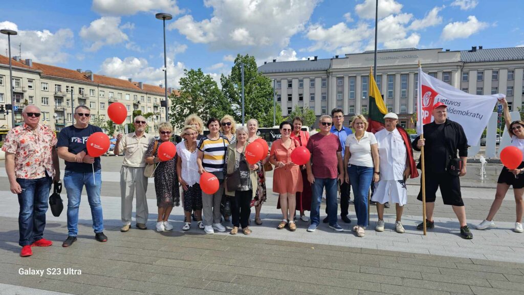 Roma Janušonienė ir partijos nariai šventėje Šiauliuose