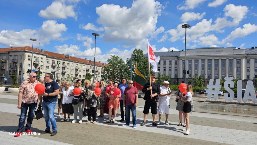 Roma Janušonienė ir partijos nariai šventėje Šiauliuose