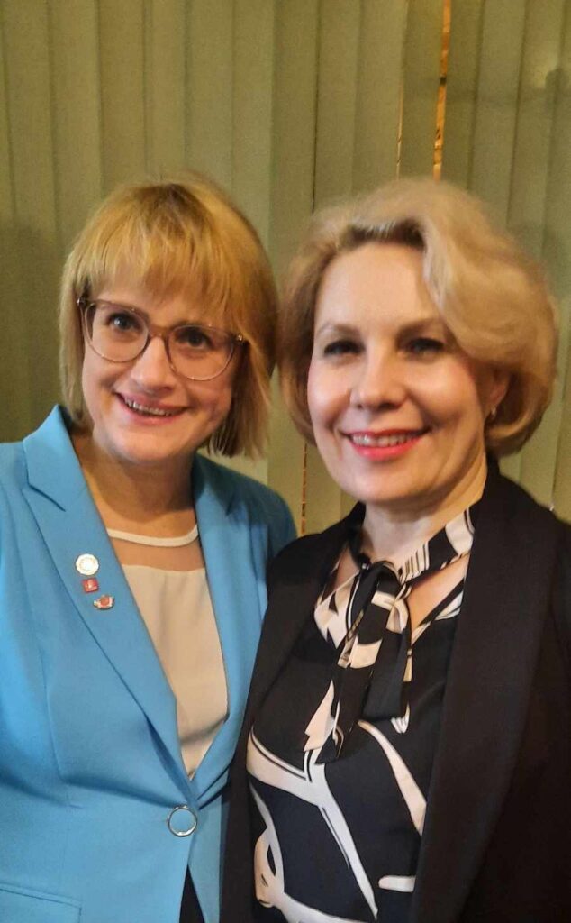 Roma Janušonienė su kolege