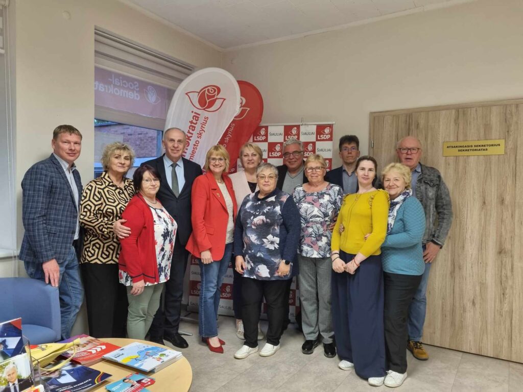 Roma Janušonienė su partijos nariais