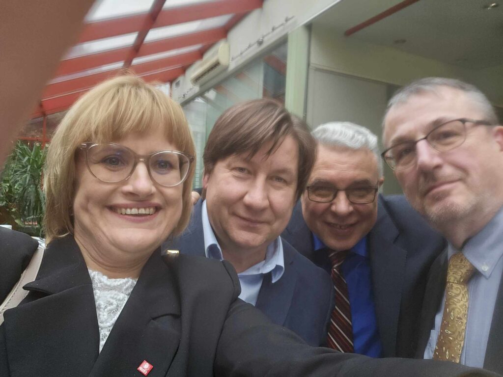 Roma Janušonienė su artimiausiais partijos nariais