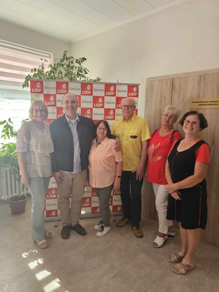 Roma Janušonienė su partijos nariais