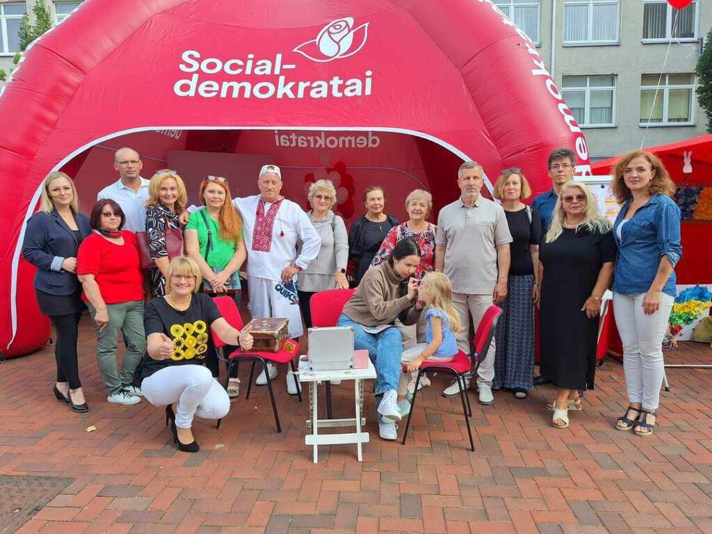 Roma Janušonienė su partijos nariais